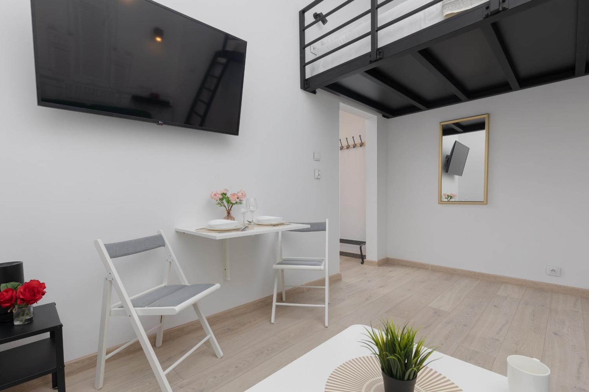 Aleja Wyzwolenia Studio with Mezzanine Warsaw Downtown by Noclegi Renters מראה חיצוני תמונה